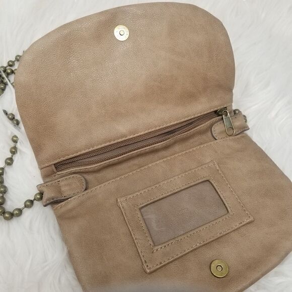 PU LEATHER. TAN CROSSBODY W/BIG BALL CHAIN. - Picture 3 of 10